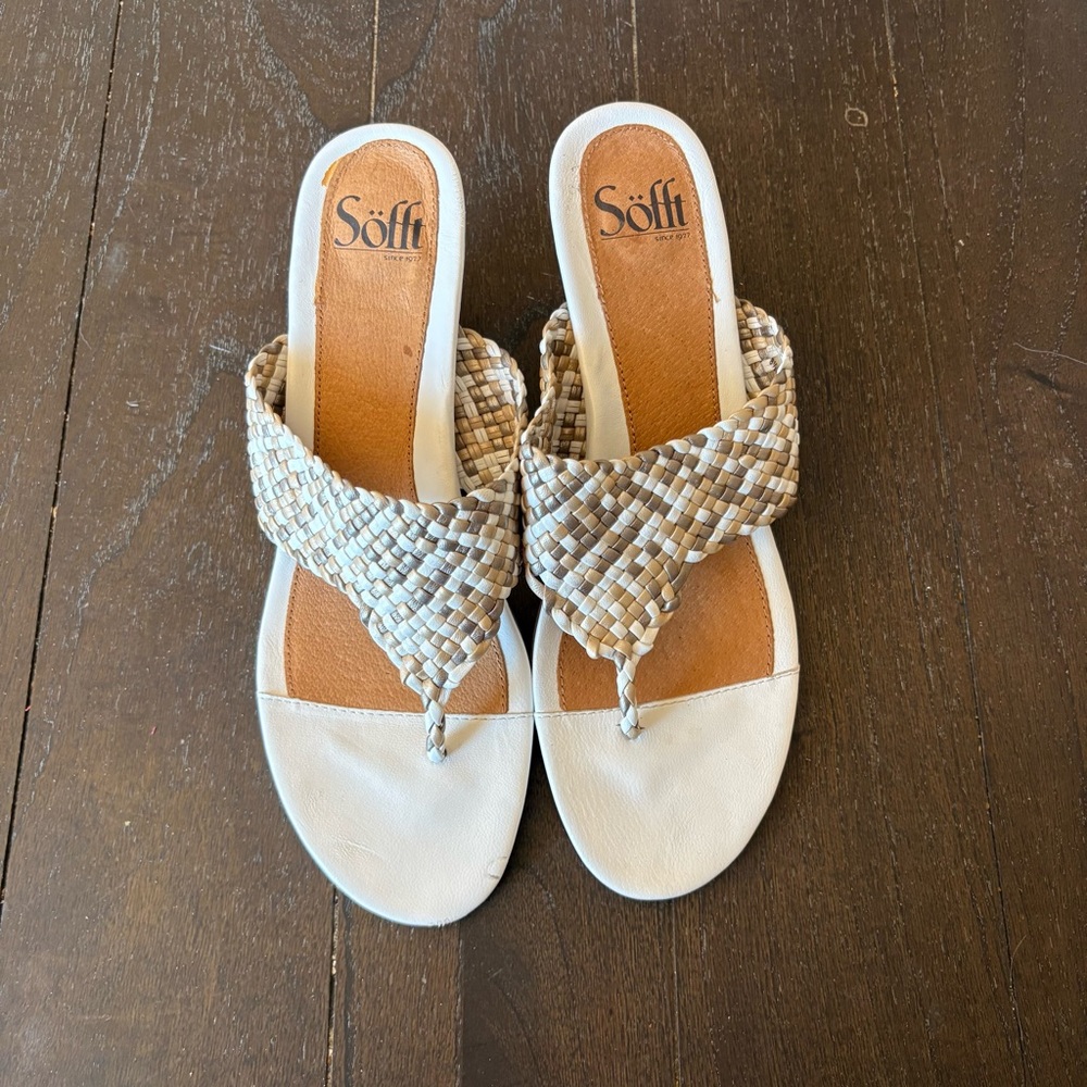 Sofft Woven Leather White Gold Kitten Heeled Sandals Size 8.5M‎